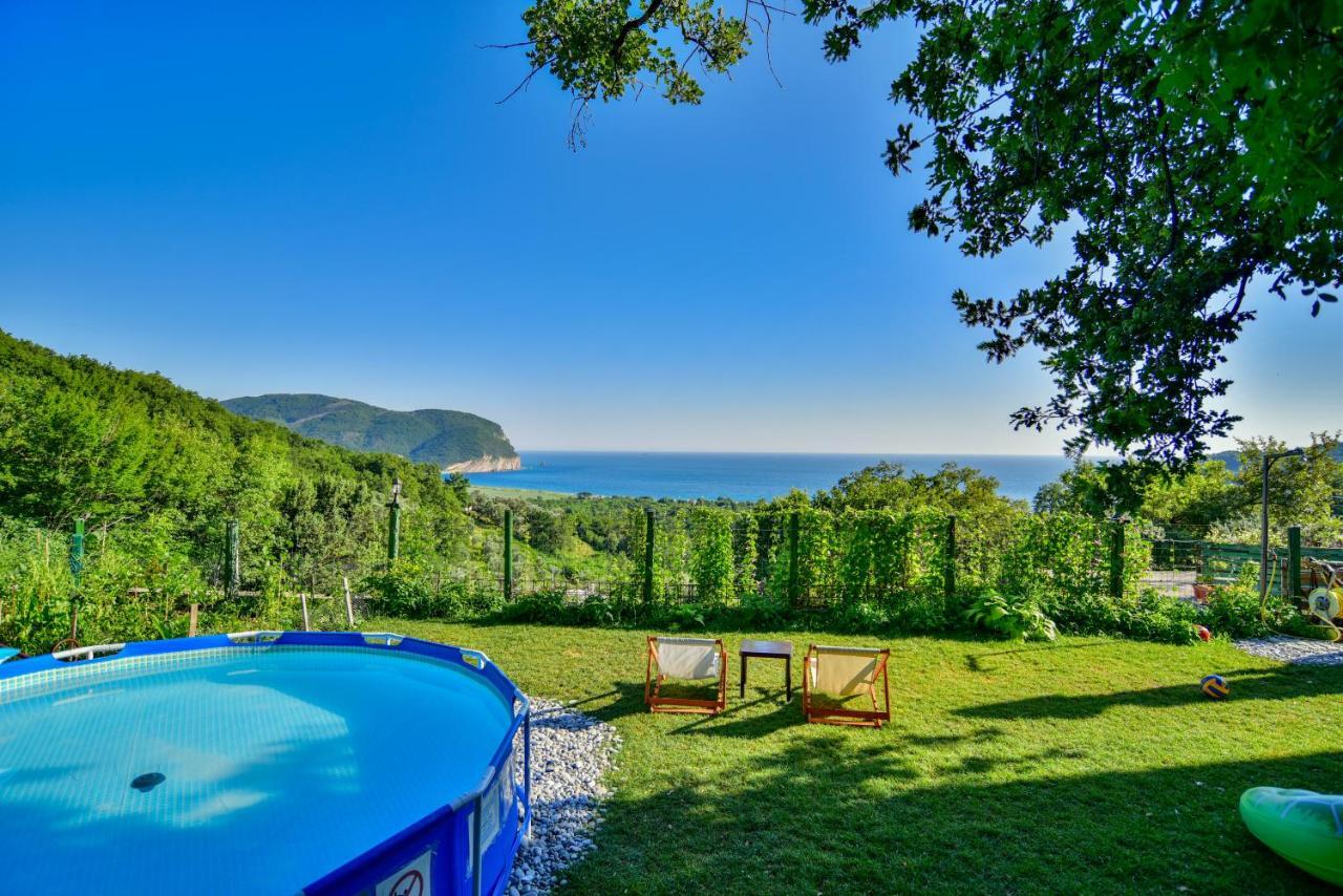 Pataki Studios Petrovac Exterior photo