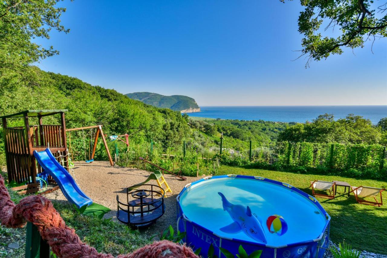 Pataki Studios Petrovac Exterior photo