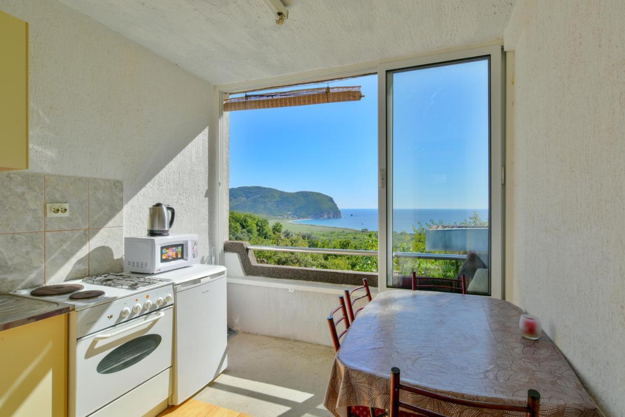 Pataki Studios Petrovac Exterior photo