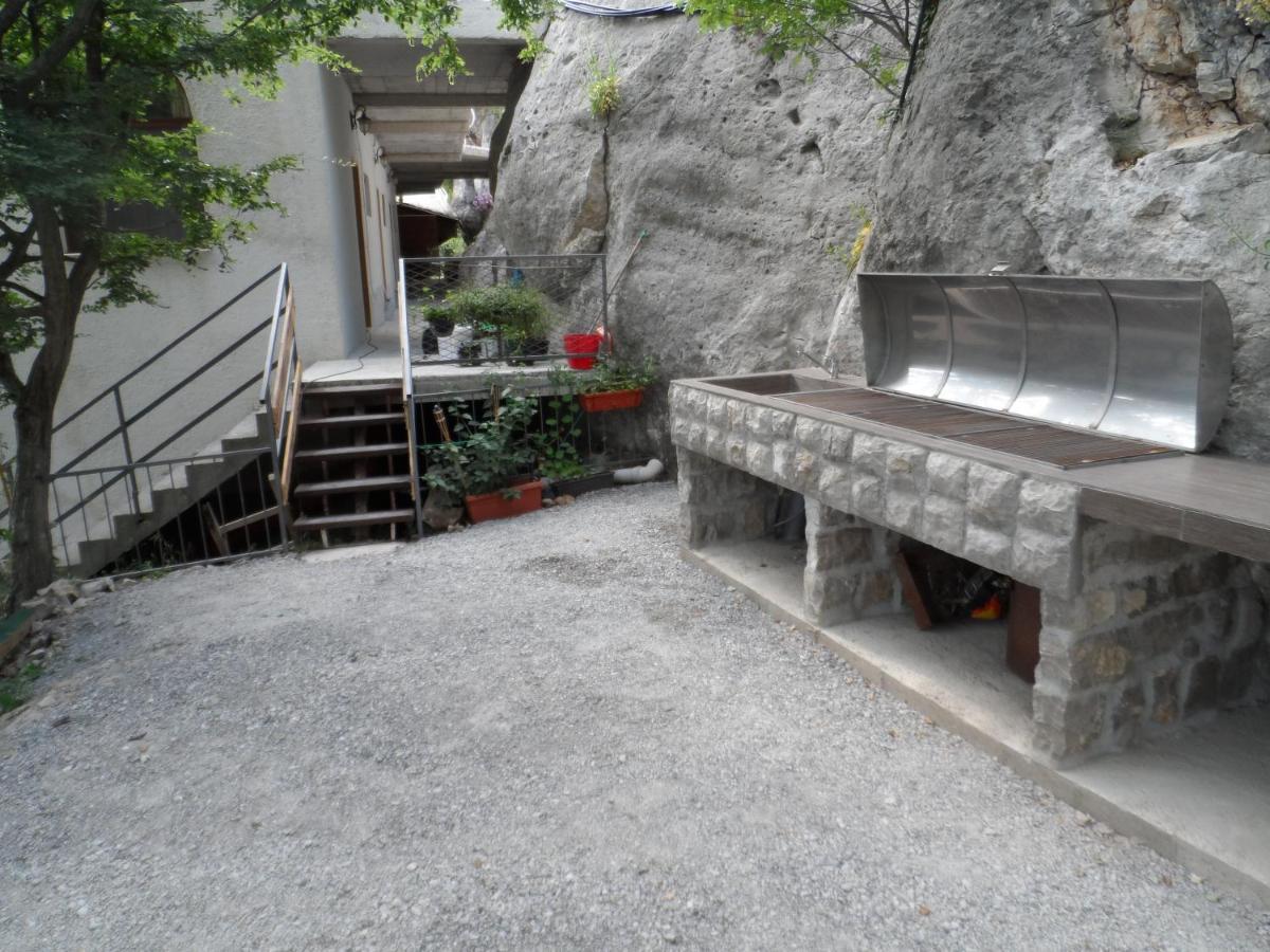 Pataki Studios Petrovac Exterior photo