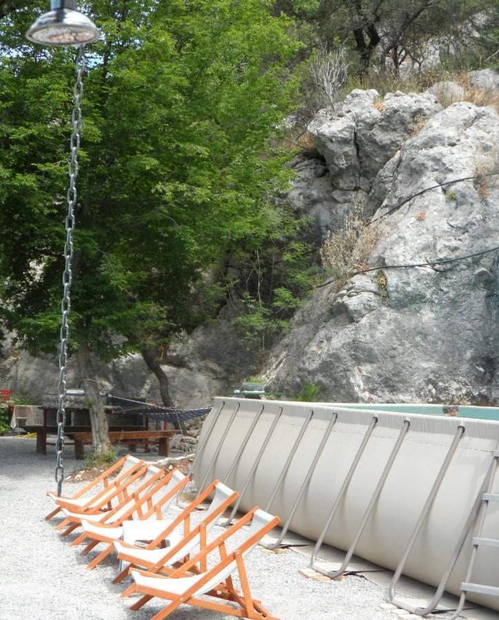Pataki Studios Petrovac Exterior photo
