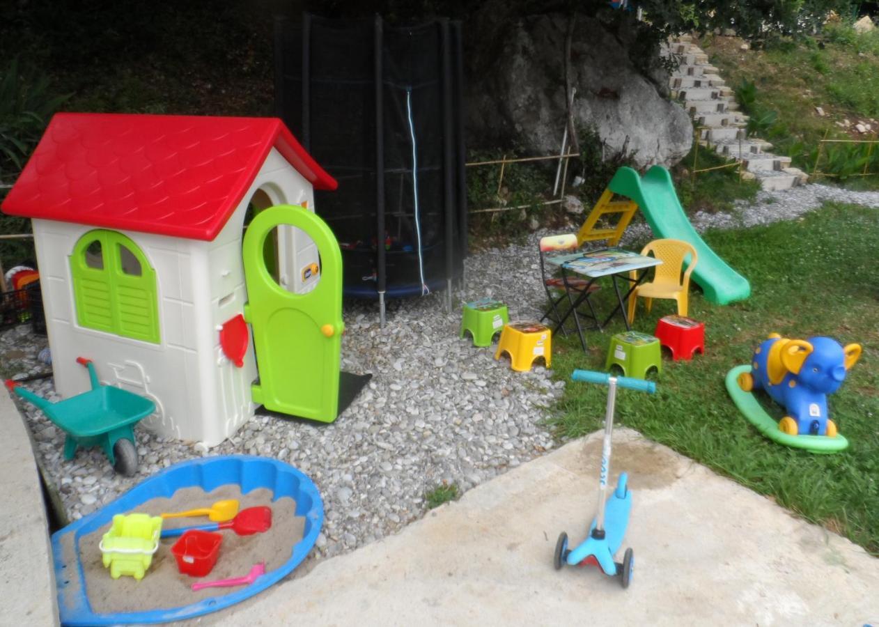 Pataki Studios Petrovac Exterior photo